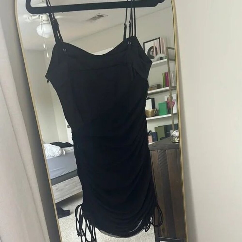 Elegant Black Midi Dress - Picture 1 of 5